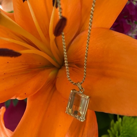 beautiful vintage gold tone bracelet with yellow crystal accent - Picture 12 of 16